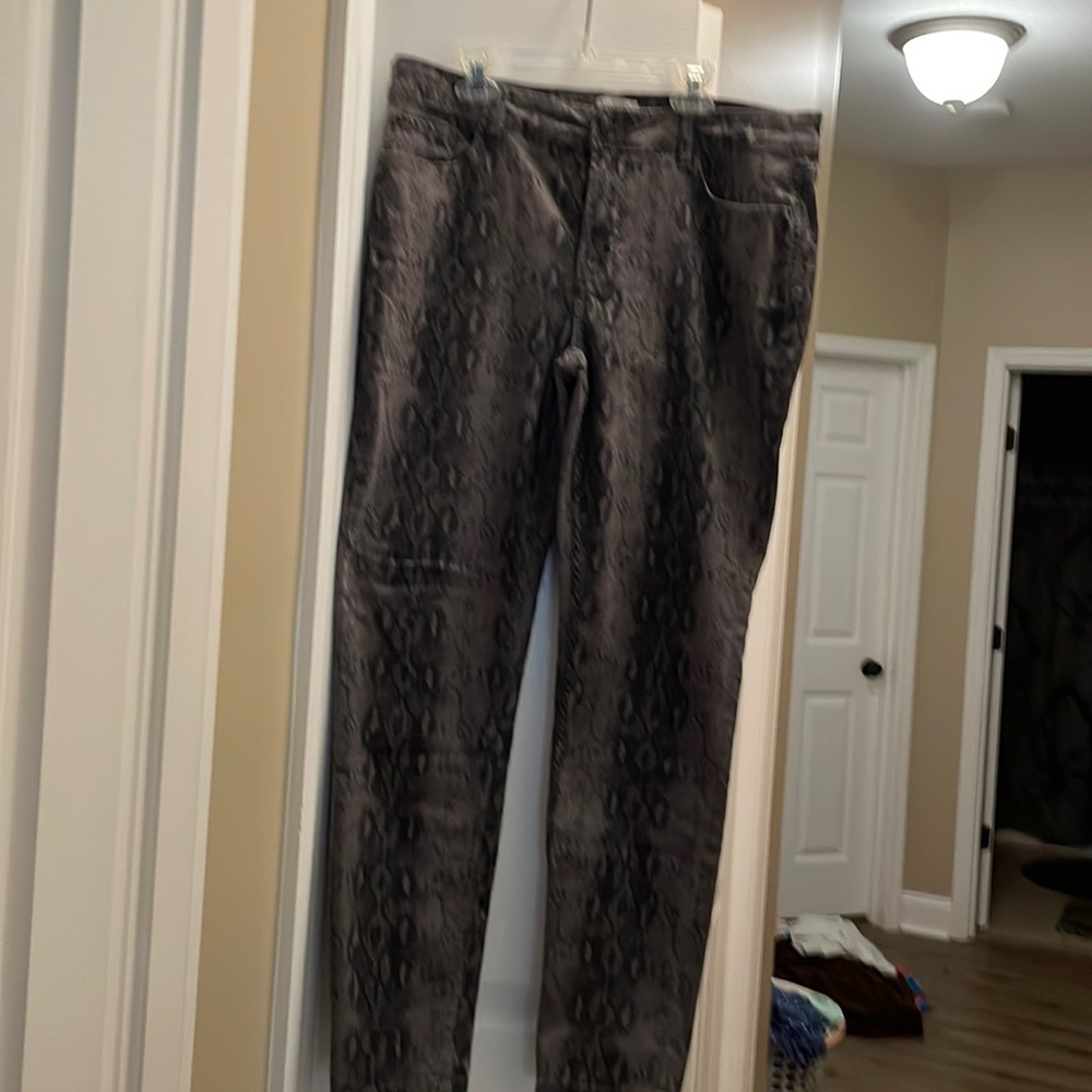 Kenzie The effortless ankle jeans size 10 $15 or 3 for $30